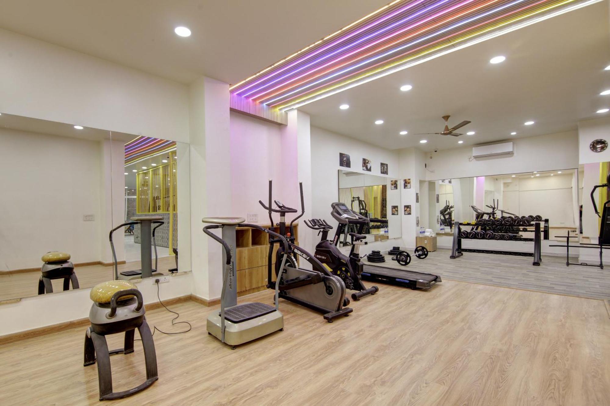 Anandam Club House Aparthotel Gurgaon Exterior foto